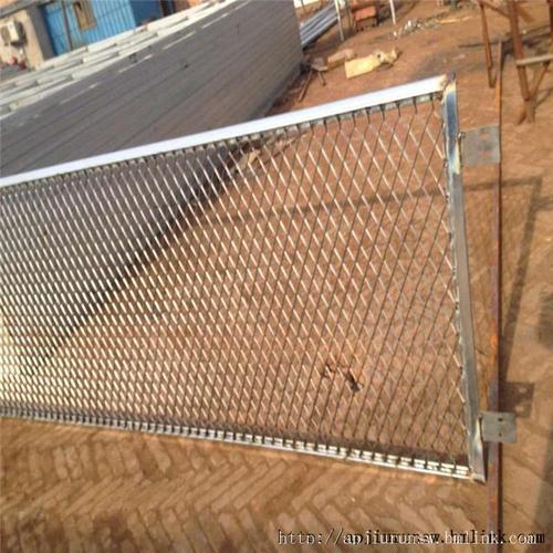 厂家直销 高速公路护栏网 镀锌护栏网 钢板网护栏 拉伸防护网